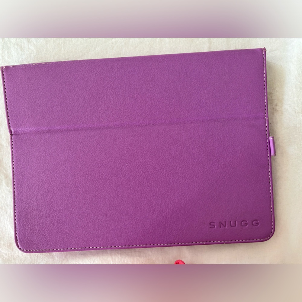 SNUGG. Leather iPad‎ case. Some wear and tear but in overall good condition.
